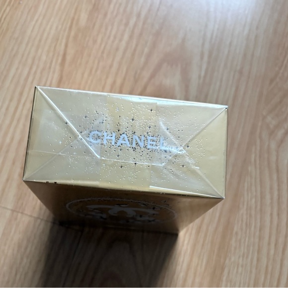 CHANEL No. 5 Eau de Parfum in Gold Box limited edition - Picture 6 of 8